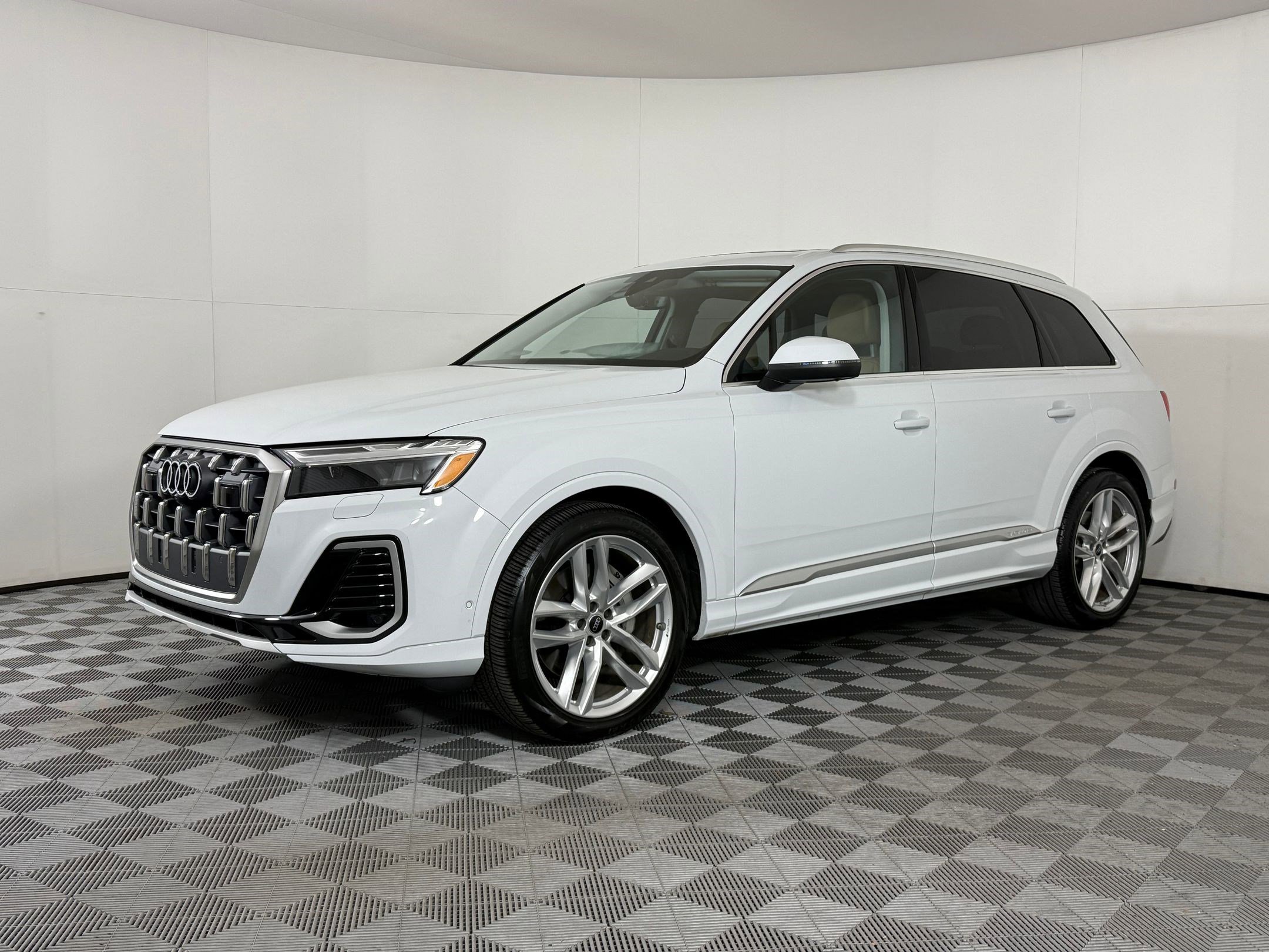 Used 2025 Audi Q7 3.0T Premium Plus w/ Premium Plus Package