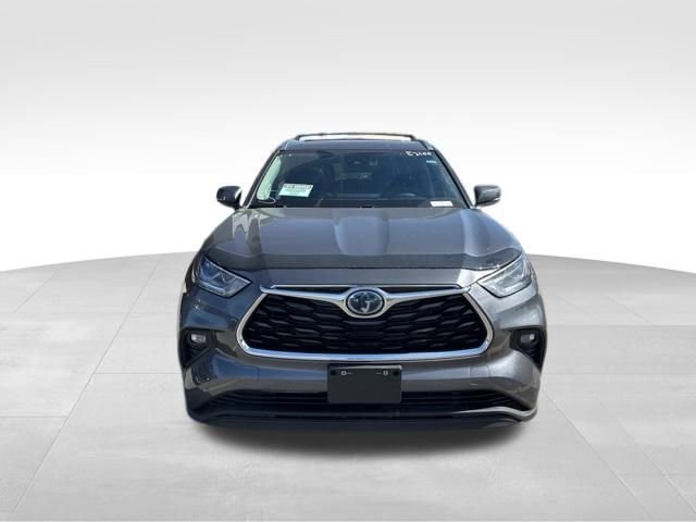 Used 2023 Toyota Highlander Limited image 2