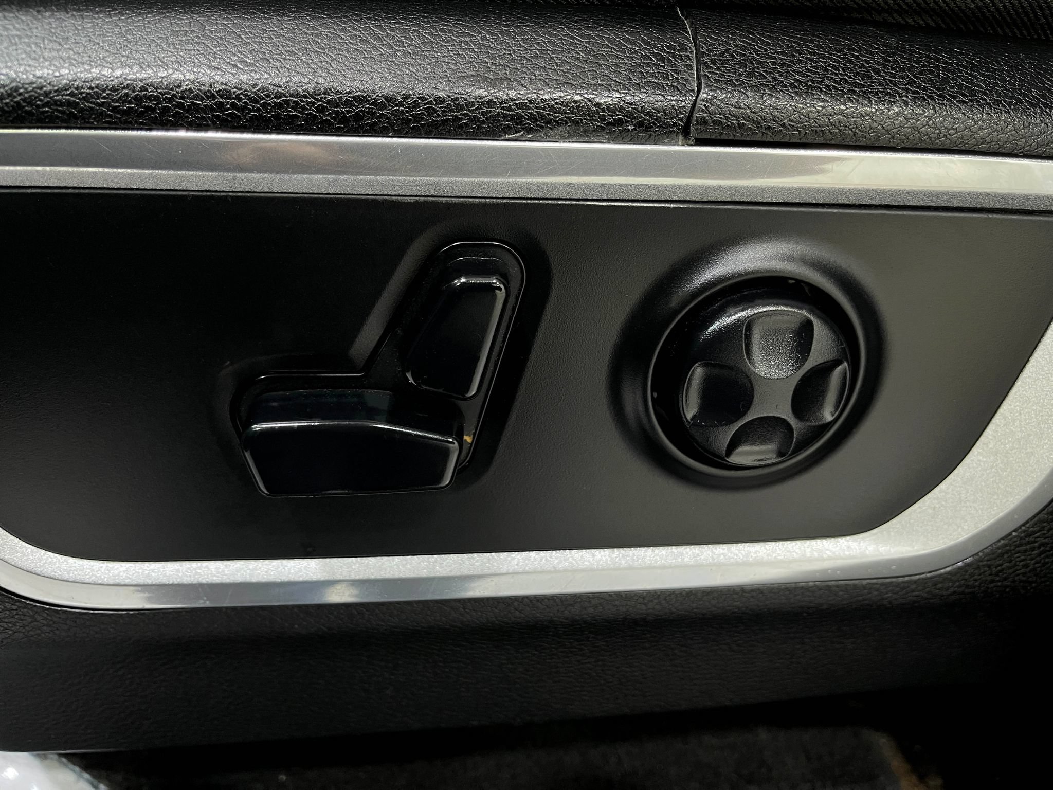 Used 2020 RAM 1500 Laramie AWD/4WD image 16