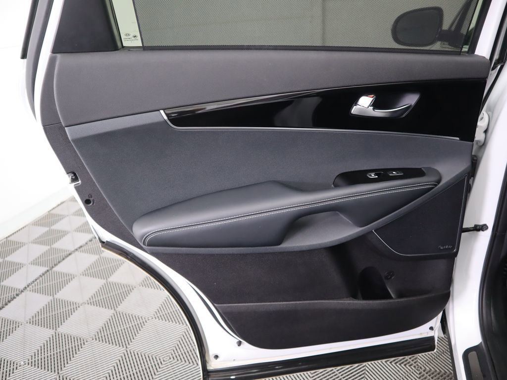 Used 2018 Kia Sorento SX image 28