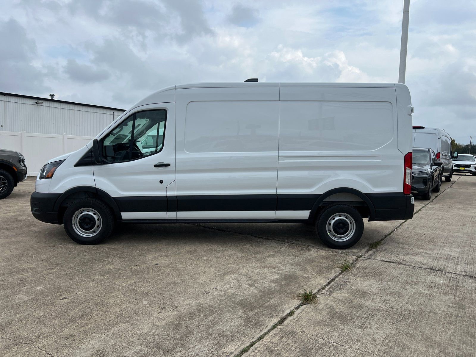 New 2026 Ford Transit 250 148 Medium Roof w/ Load Area Protection Package RWD image 6