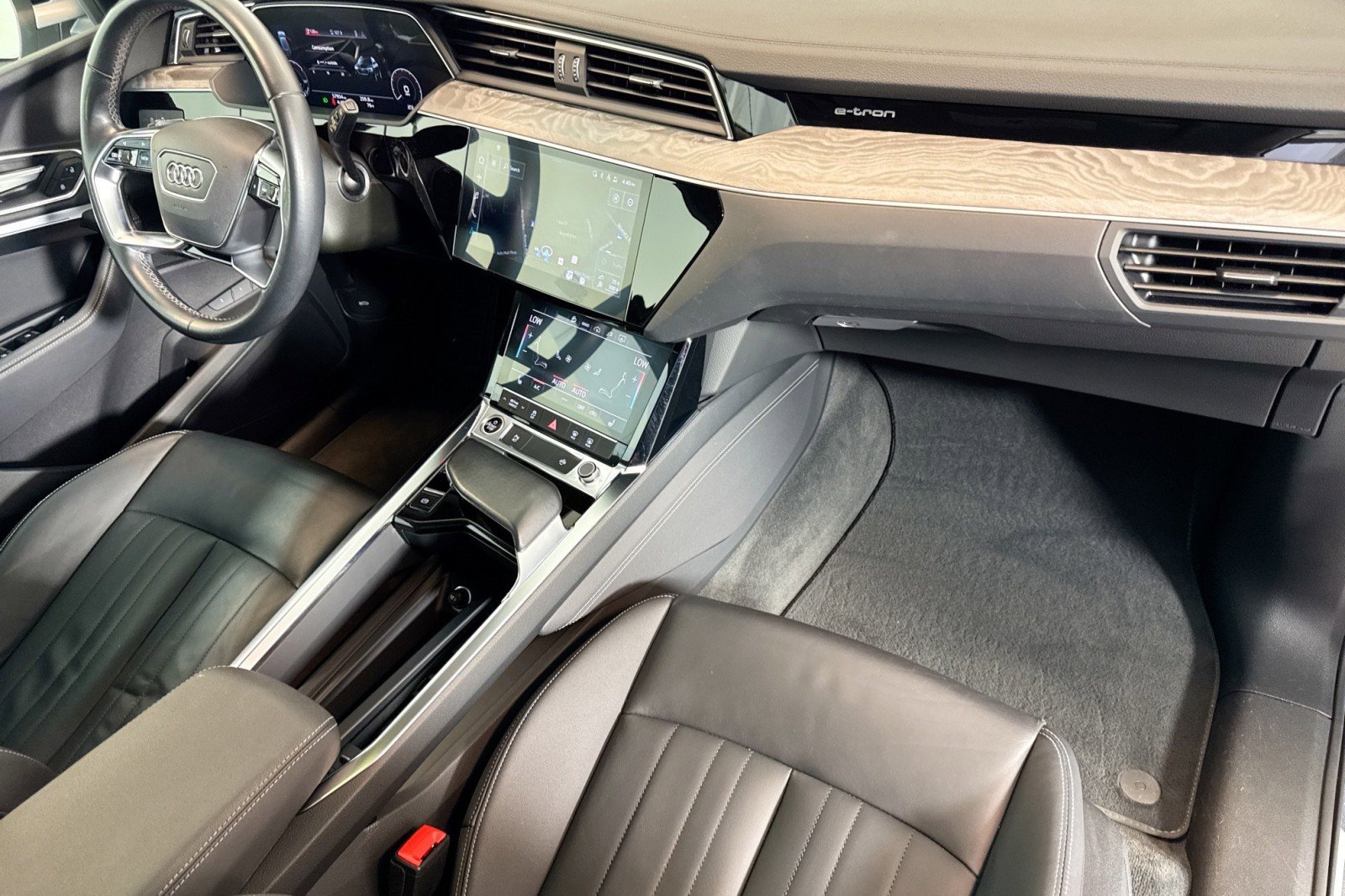 Used 2022 Audi e-tron Premium image 27