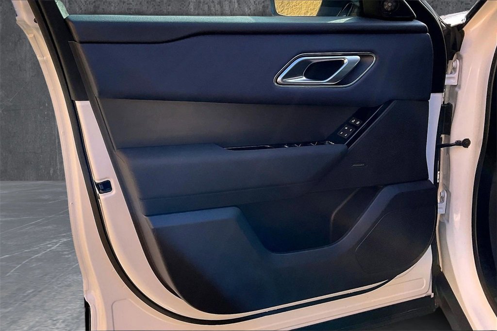 Certified 2025 Land Rover Range Rover Velar Dynamic SE image 20