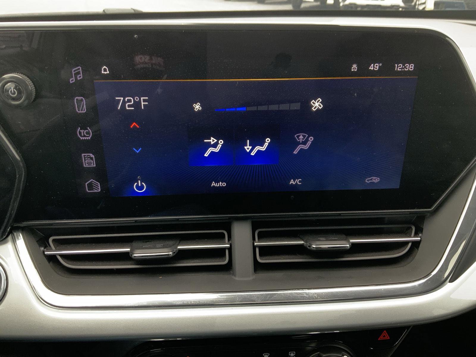 Used 2025 Chevrolet Trax LT w/ LT Convenience Package FWD image 38