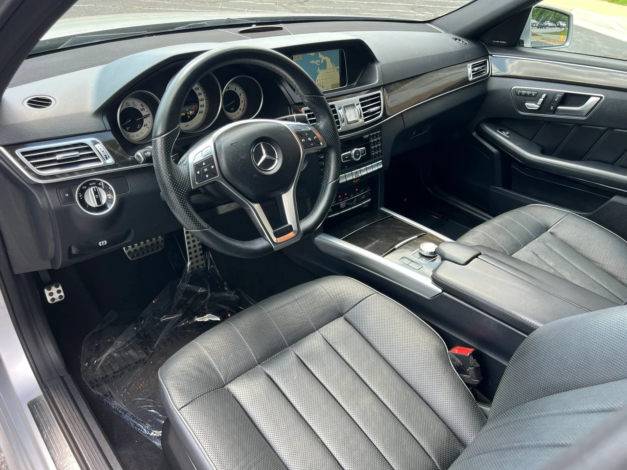Used 2014 Mercedes-Benz E 550 4MATIC Sedan w/ Premium 1 Package image 15