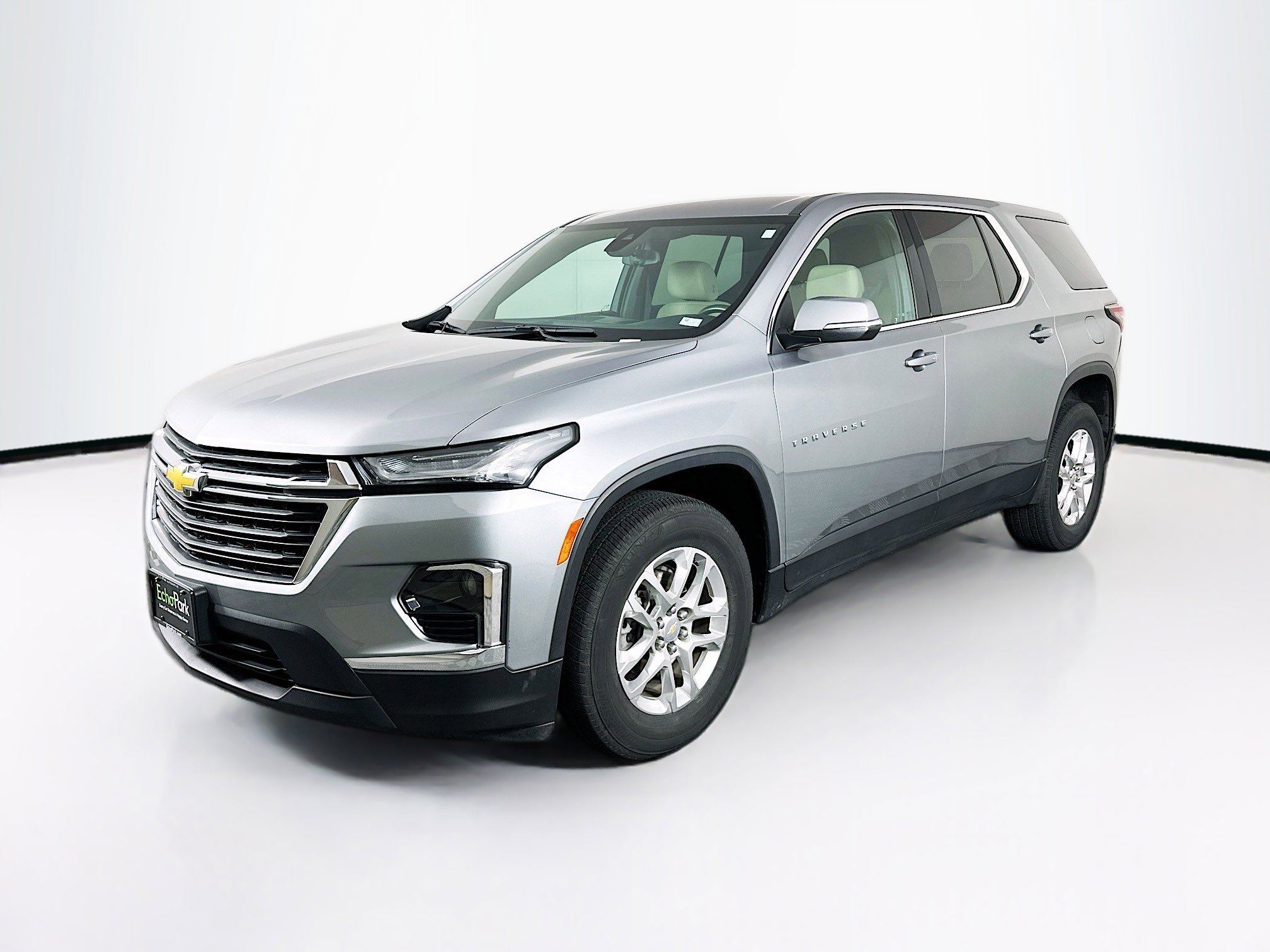 Used 2023 Chevrolet Traverse LS w/ Safety Package image 3