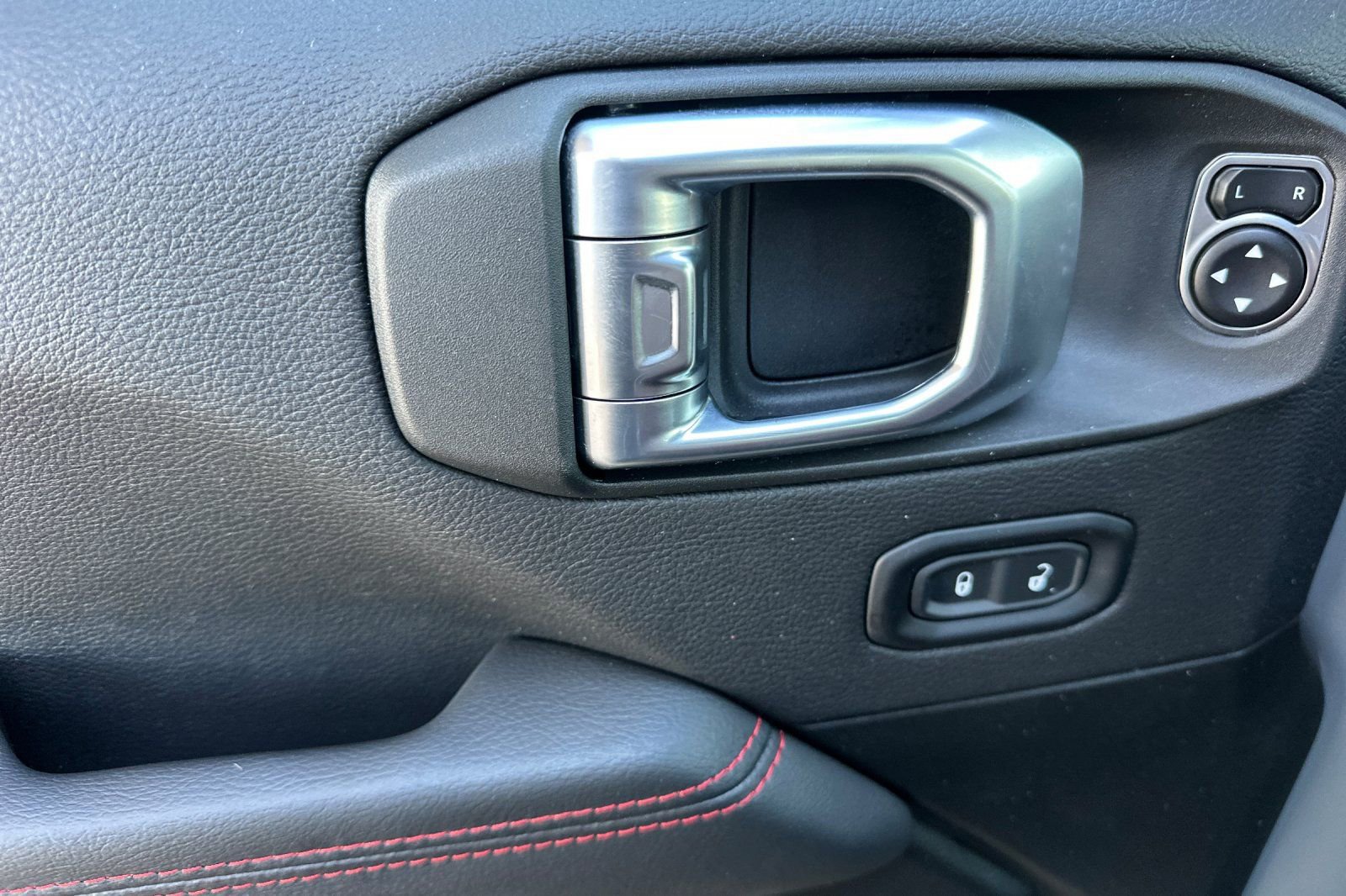 Used 2023 Jeep Wrangler Unlimited Rubicon 4xe image 10