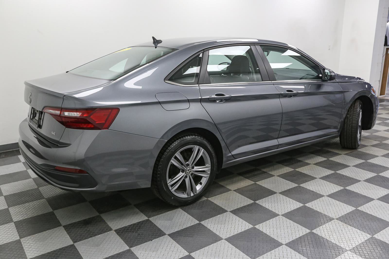 Certified 2022 Volkswagen Jetta SE FWD image 10