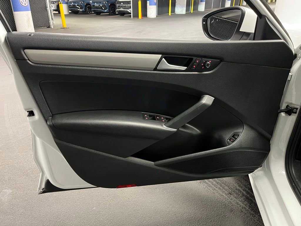Certified 2022 Volkswagen Passat 2.0T SE FWD image 19