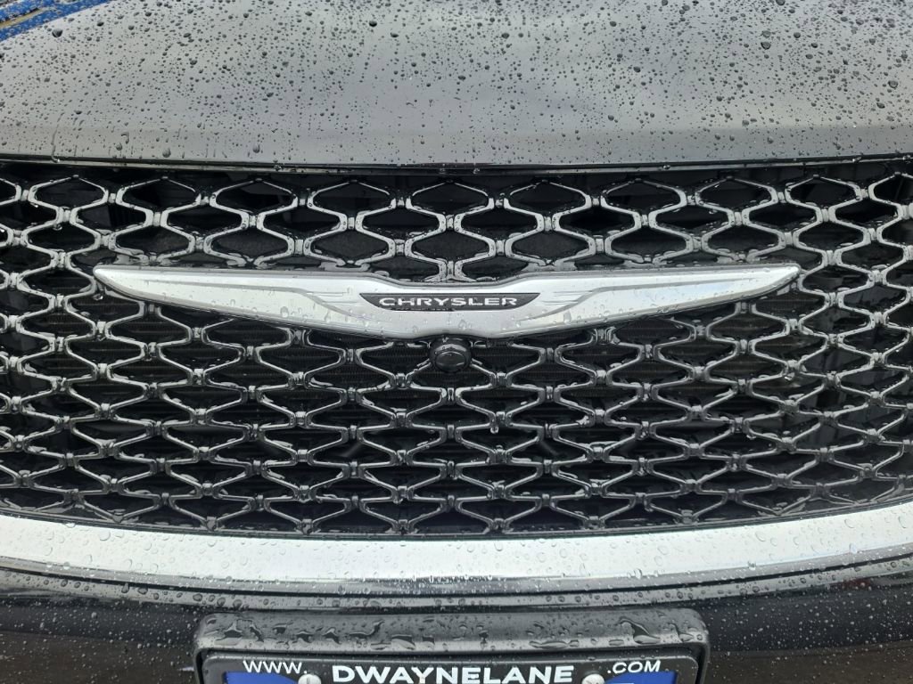 Used 2024 Chrysler Pacifica Touring-L FWD image 36