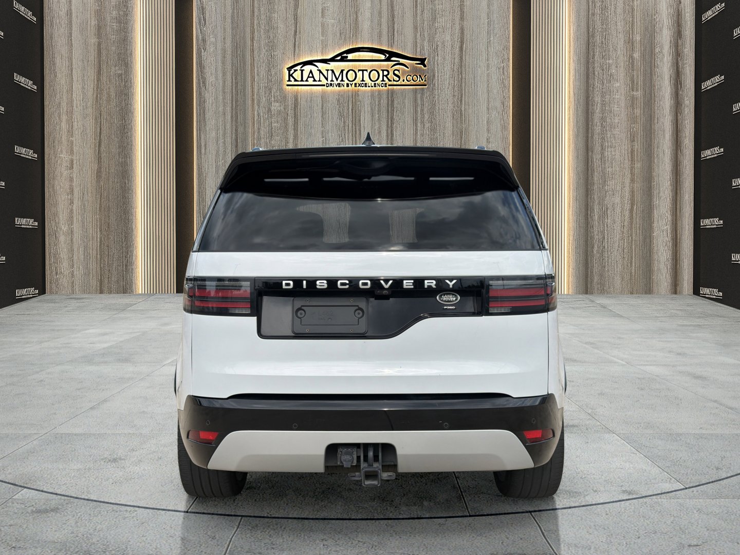 Used 2023 Land Rover Discovery Metropolitan Edition AWD/4WD image 4