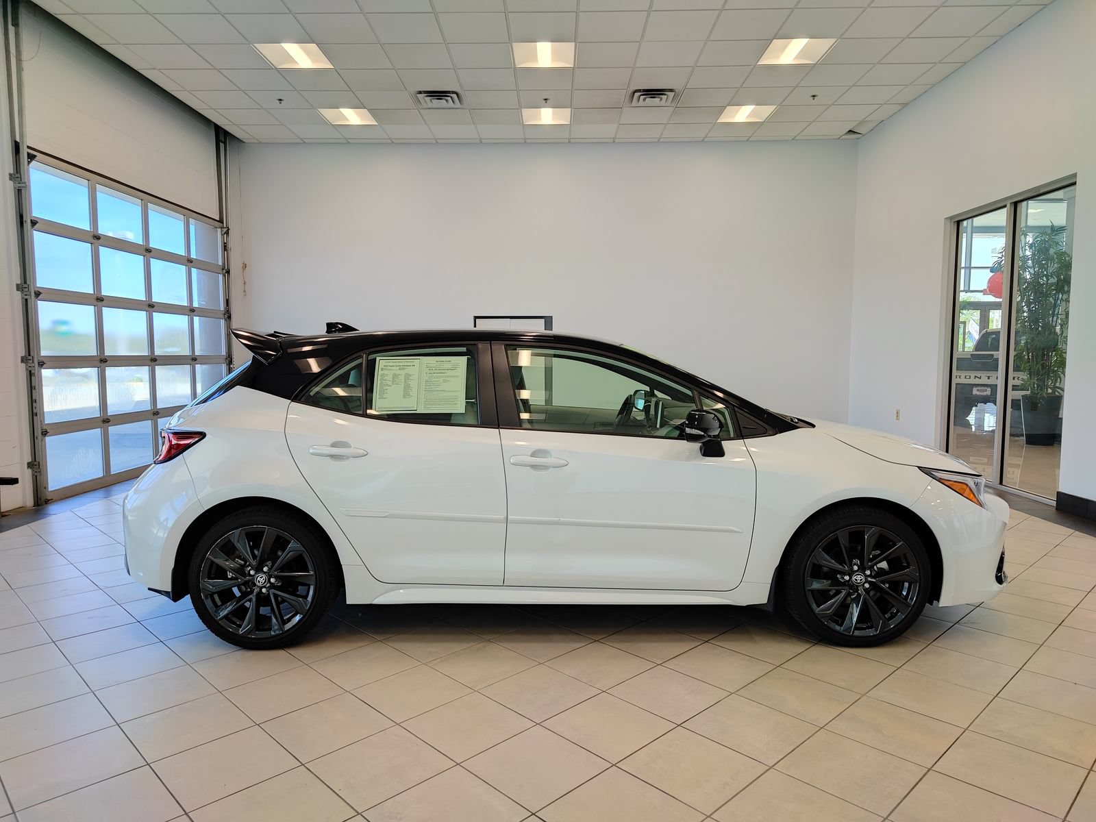 Used 2025 Toyota Corolla XSE FWD image 2
