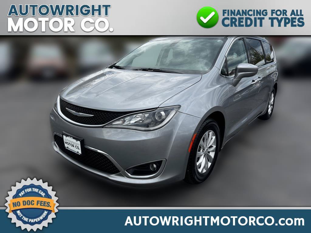 Used 2018 Chrysler Pacifica Touring Plus FWD image 1
