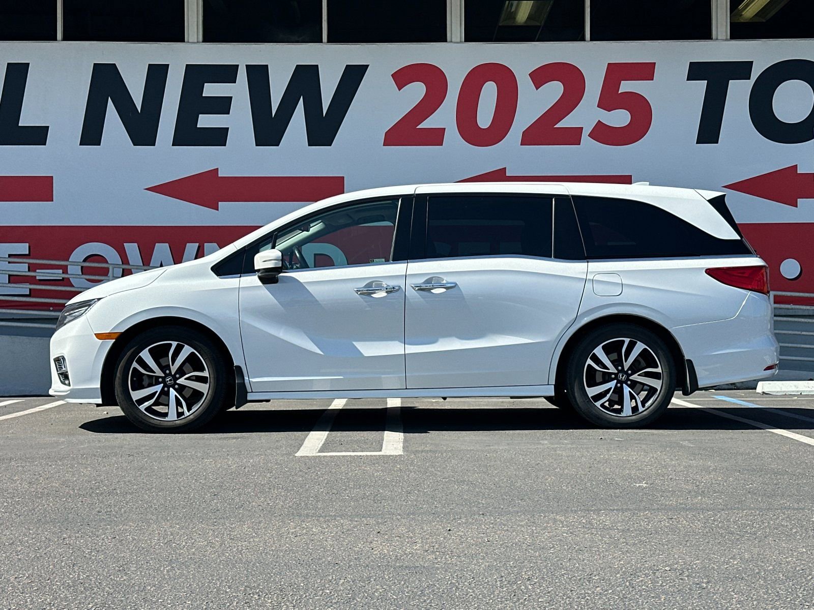 Used 2020 Honda Odyssey Elite image 2