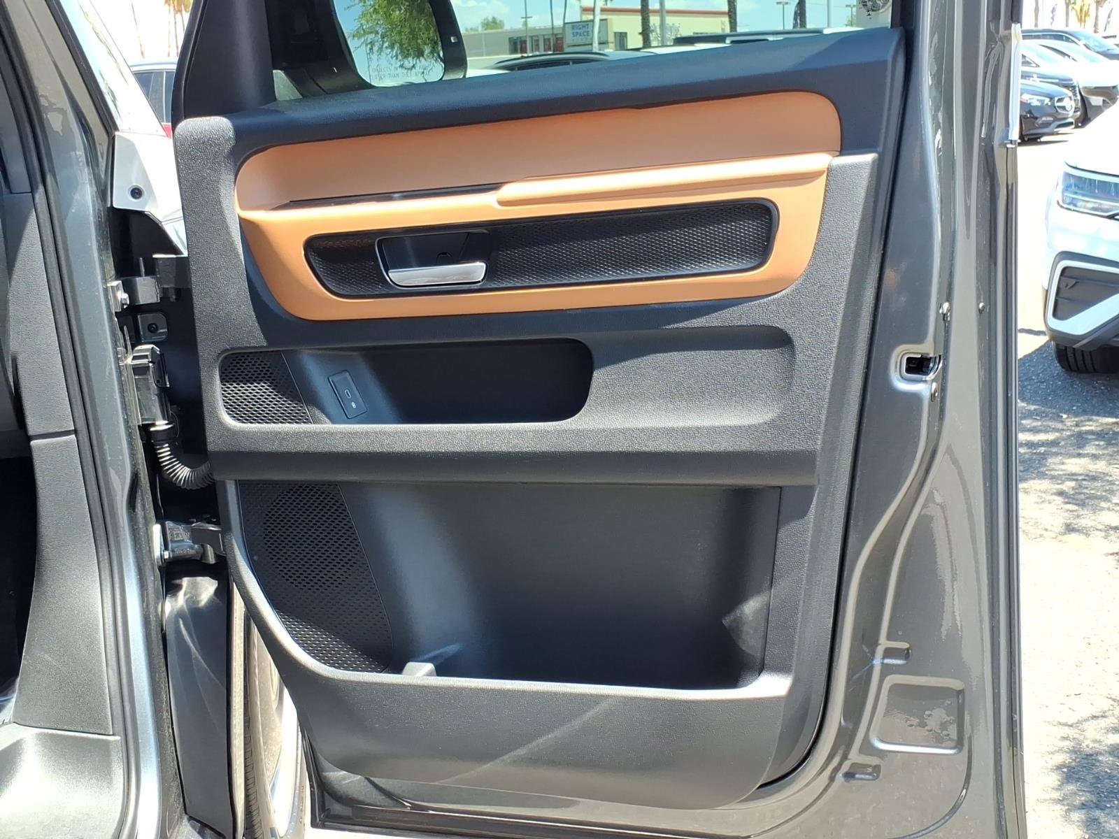 Certified 2025 Volkswagen ID. Buzz Pro S RWD image 17