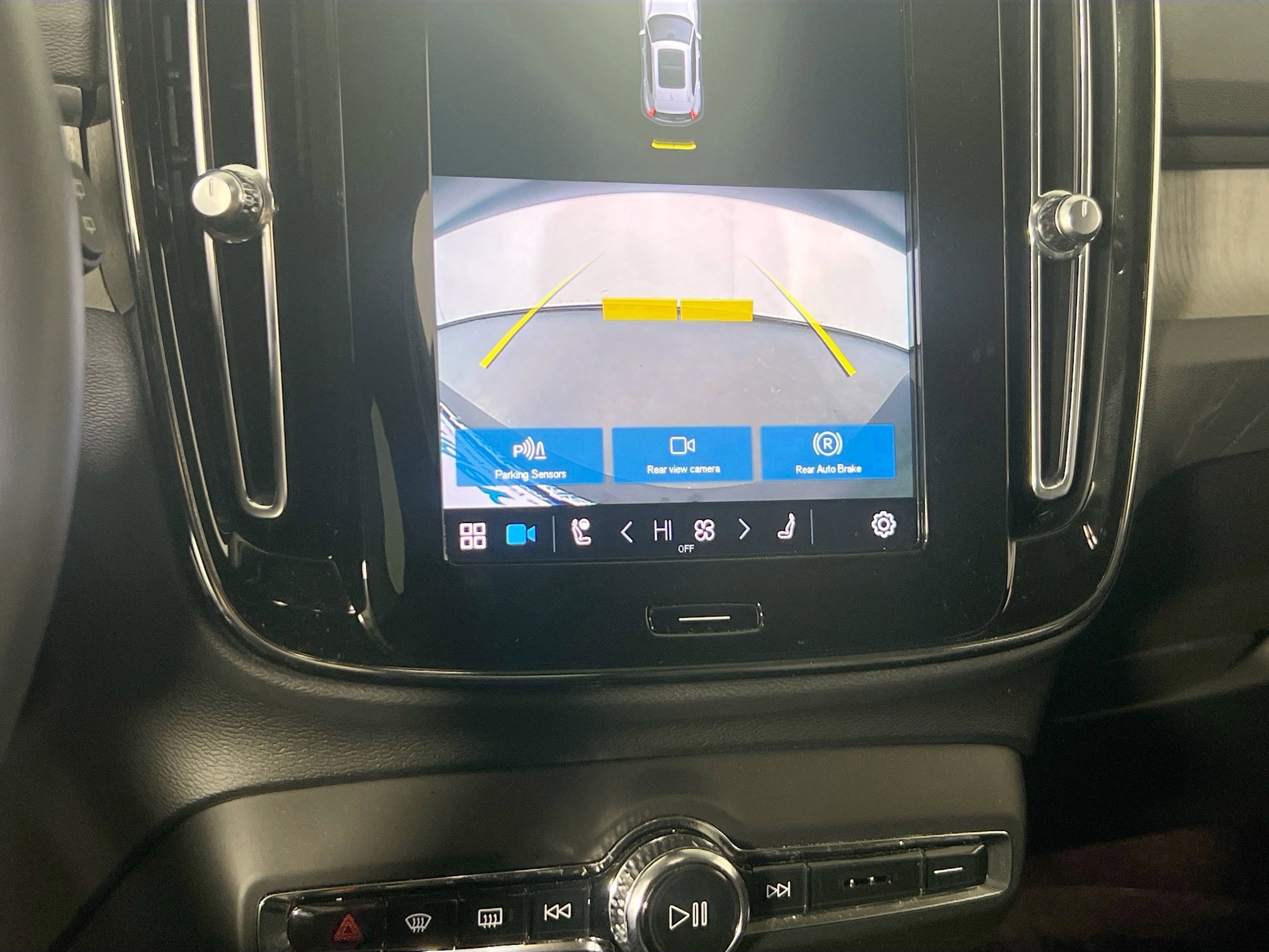 Used 2023 Volvo XC40 B5 Core w/ Climate Package image 14