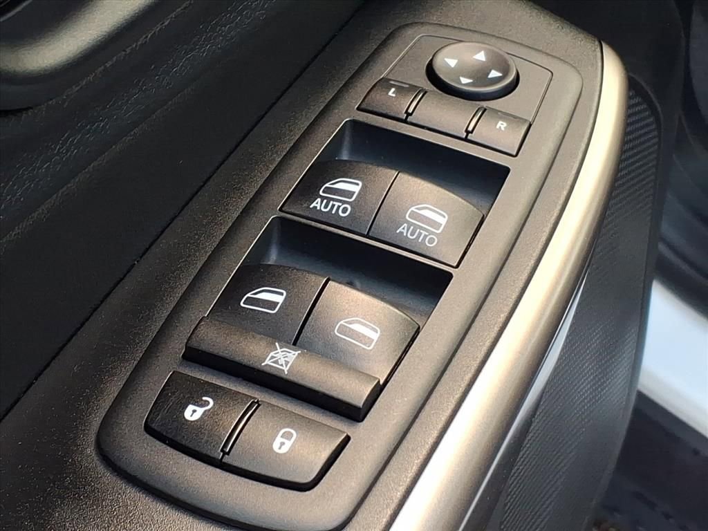 Used 2019 Jeep Cherokee Limited image 14