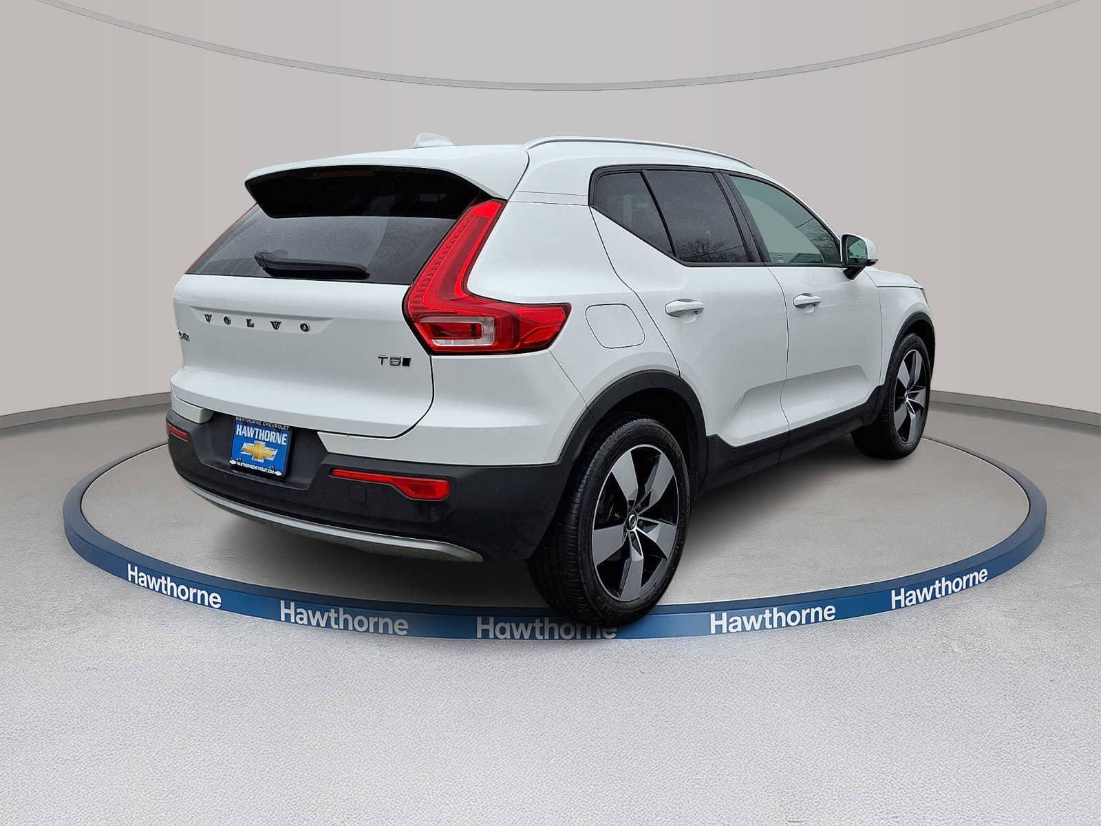 Used 2020 Volvo XC40 T5 Momentum image 6