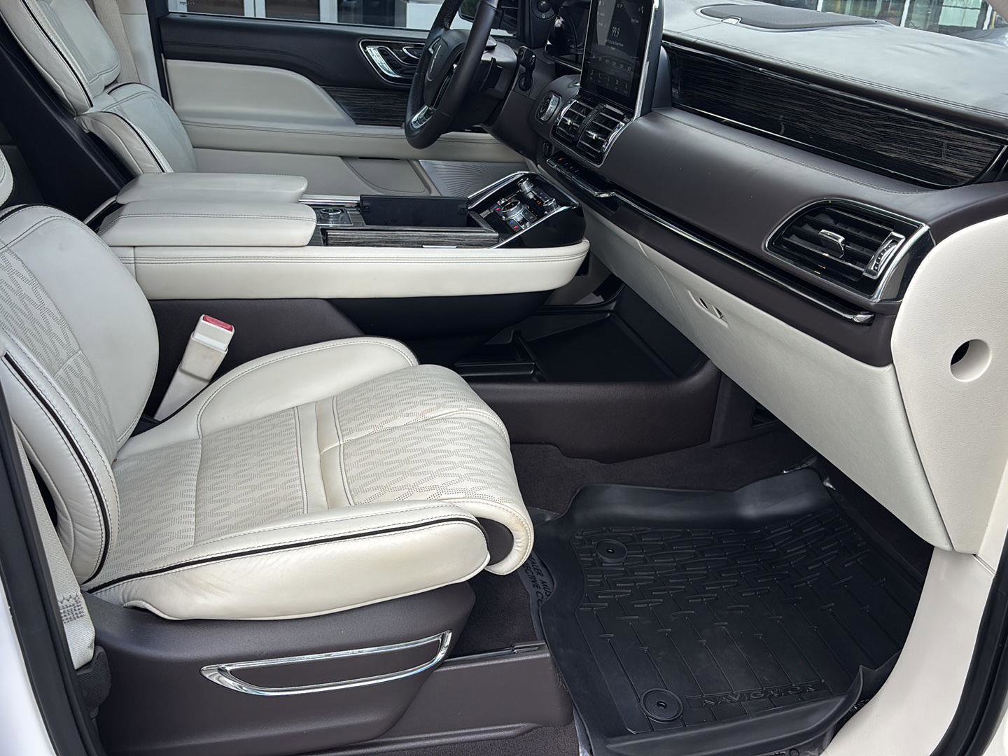 Used 2019 Lincoln Navigator L Black Label w/ Cargo Package image 24