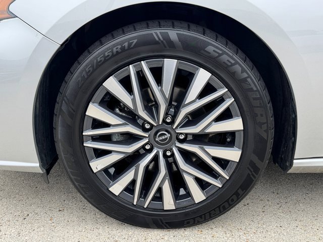 Used 2023 Nissan Altima 2.5 SV image 13