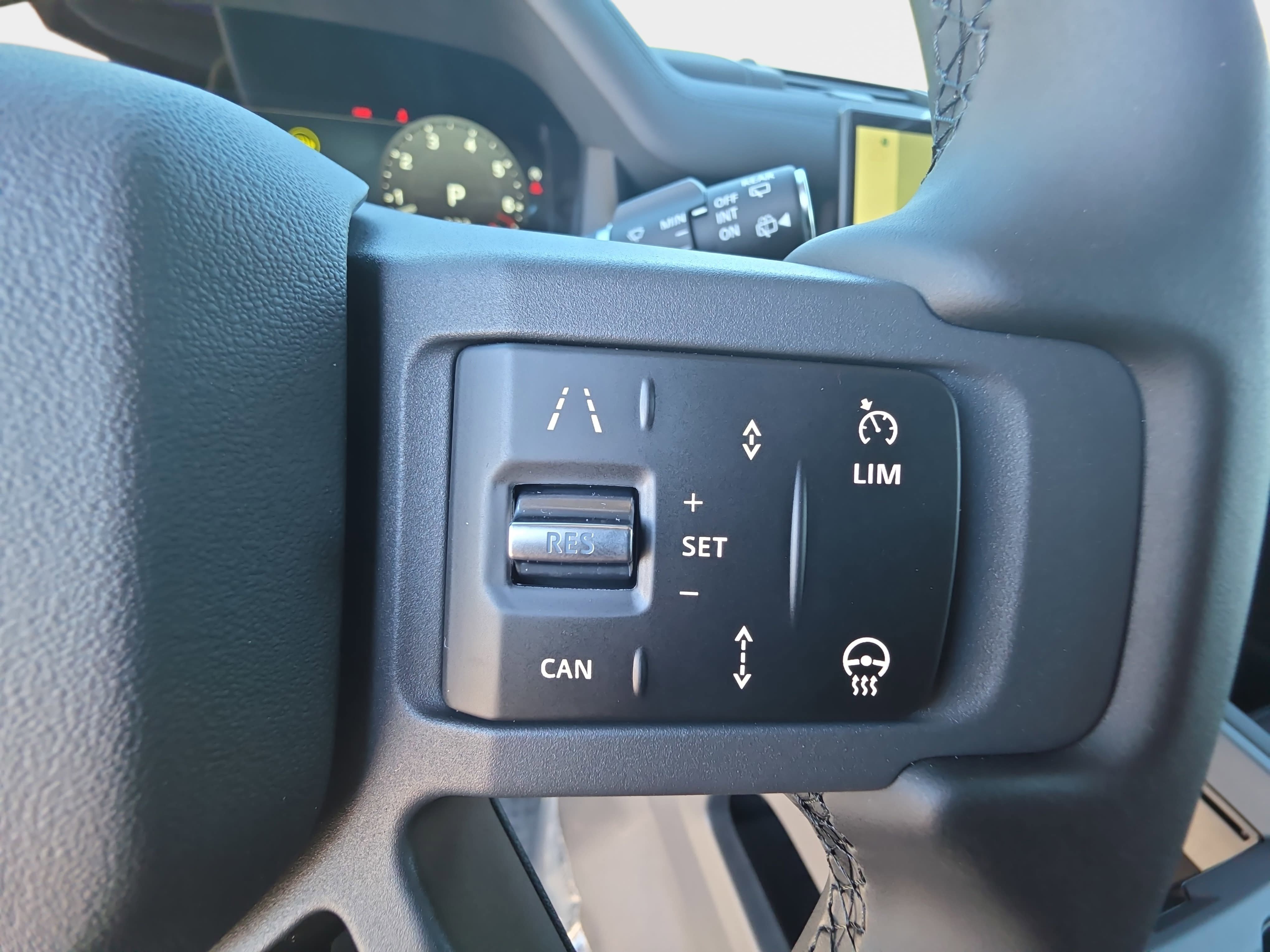 New 2026 Land Rover Defender 110 X-Dynamic SE AWD/4WD image 17