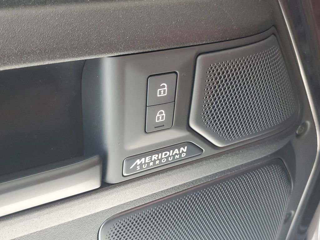 New 2026 Land Rover Defender 110 AWD/4WD image 9