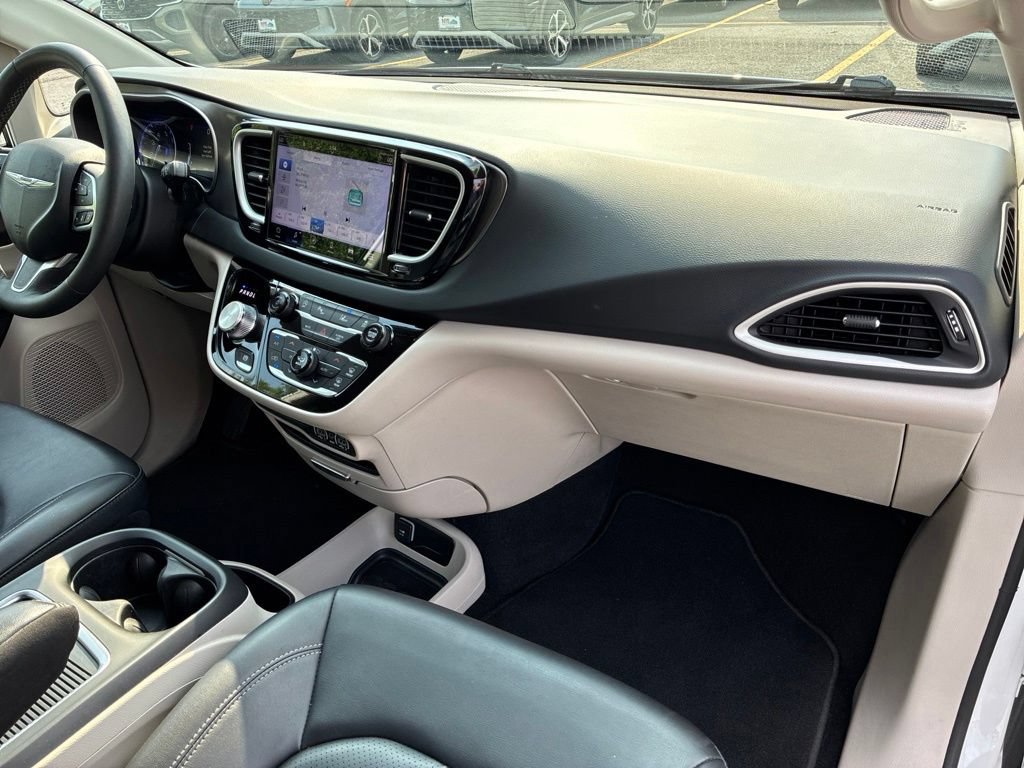 Used 2024 Chrysler Pacifica Touring-L FWD image 38