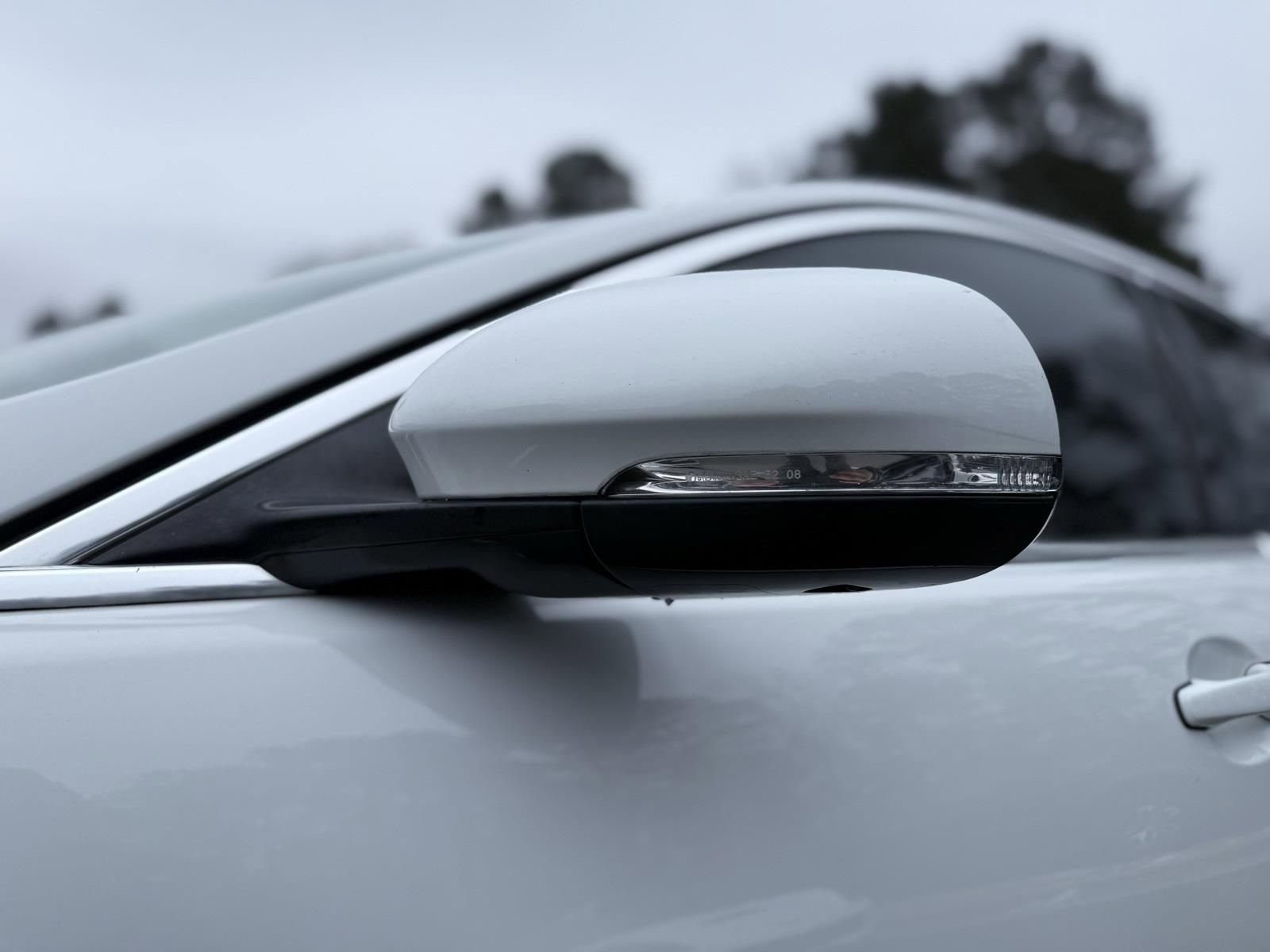 Used 2014 Jaguar XF 3.0 image 14