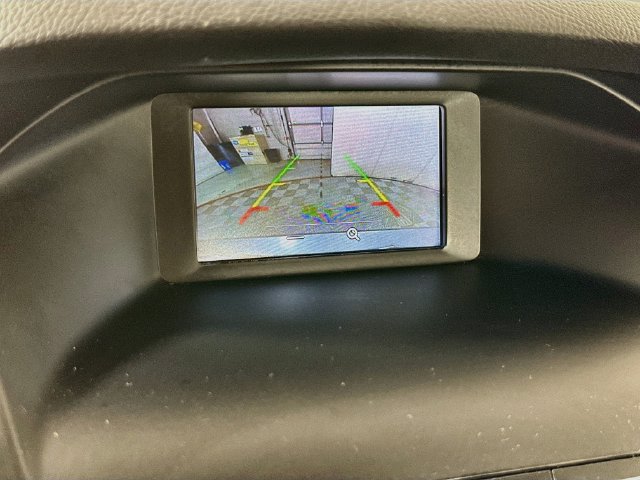 Used 2018 Ford Focus SE w/ SE Appearance Package FWD image 17