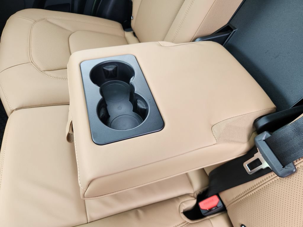 New 2026 Land Rover Defender 110 X-Dynamic SE AWD/4WD image 13