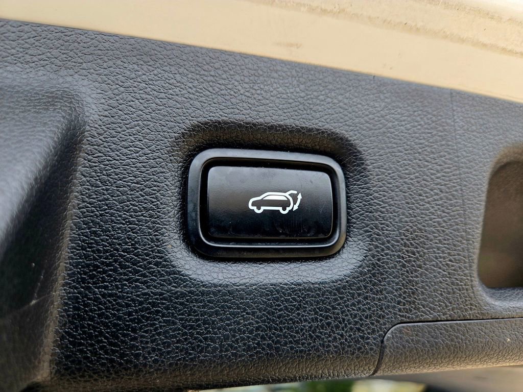 Used 2020 Hyundai Santa Fe SEL w/ Convenience Package image 32