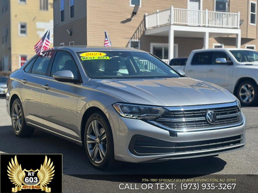 Used 2024 Volkswagen Jetta SE image 3