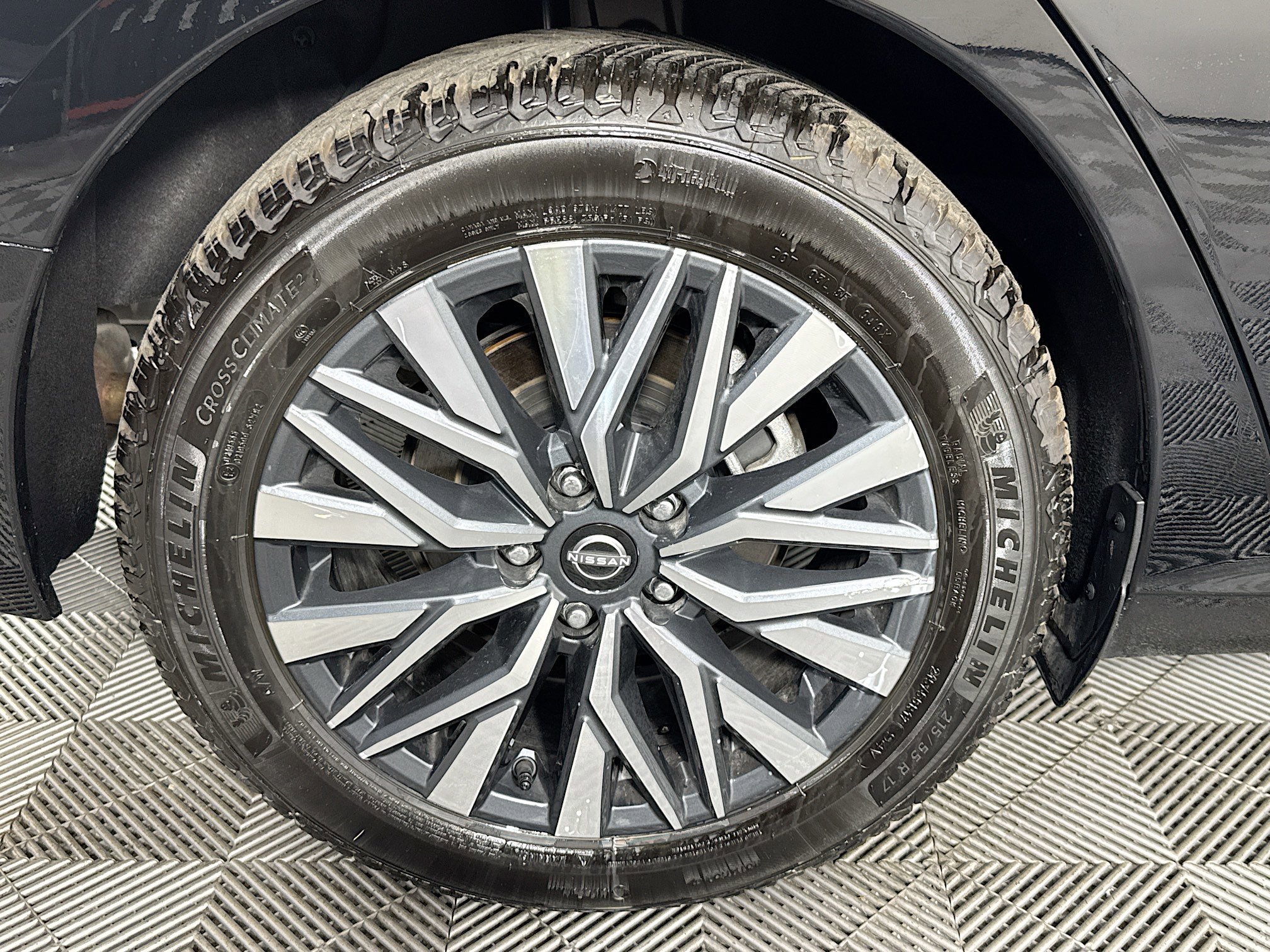 Used 2025 Nissan Altima 2.5 SV image 32