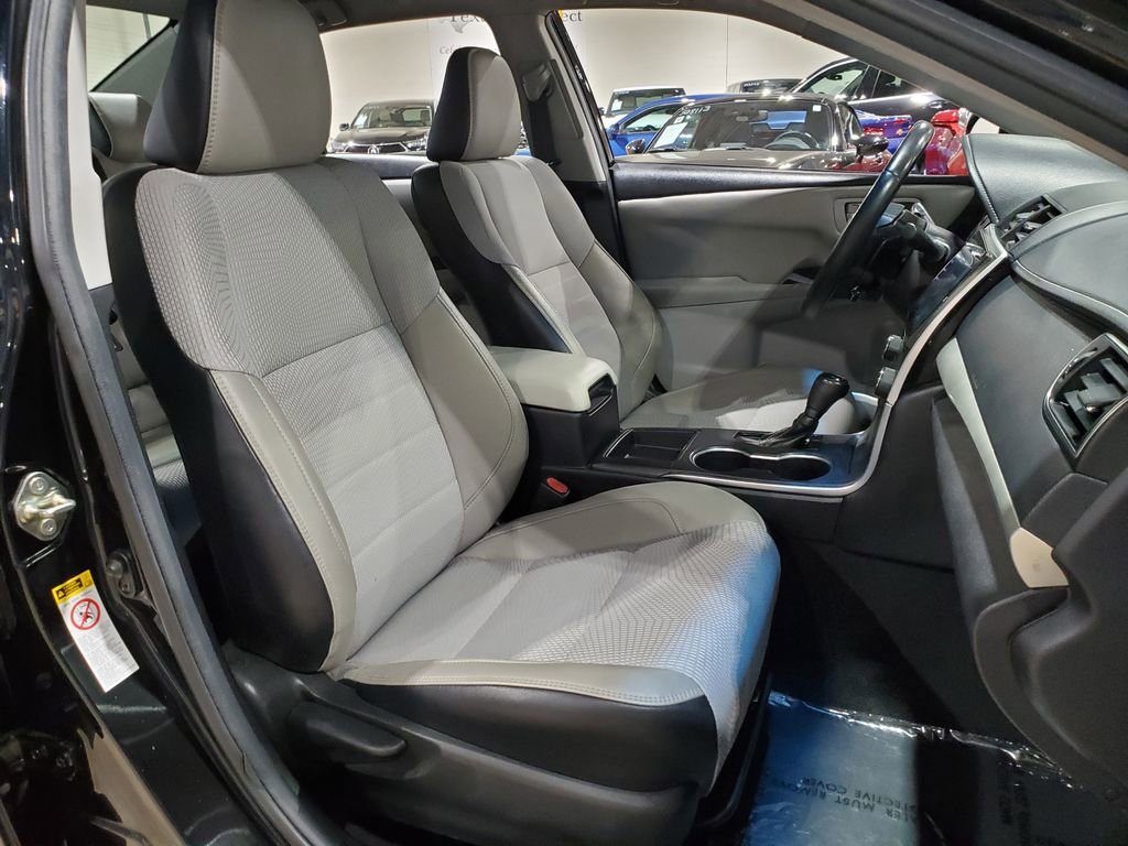 Used 2017 Toyota Camry SE FWD image 13