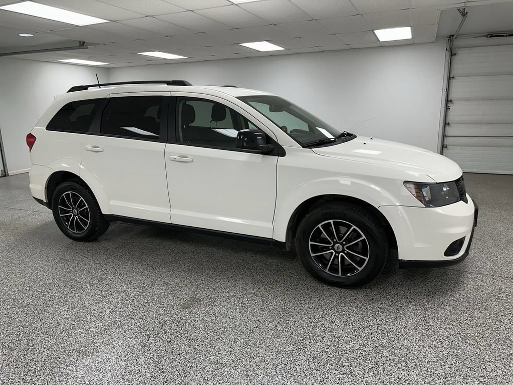 Used 2018 Dodge Journey SXT w/ Connectivity Group FWD image 2