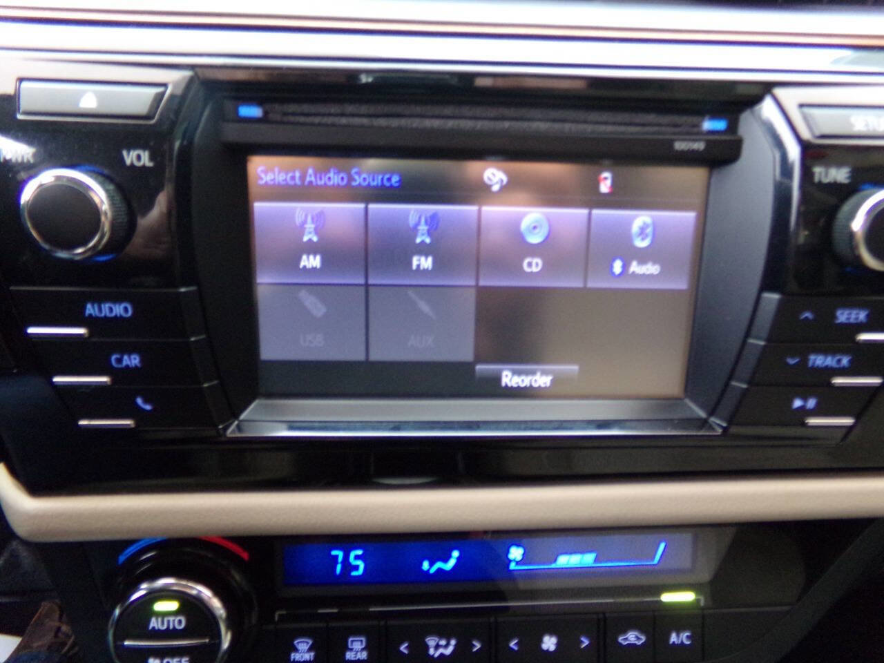 Used 2015 Toyota Corolla LE FWD image 22