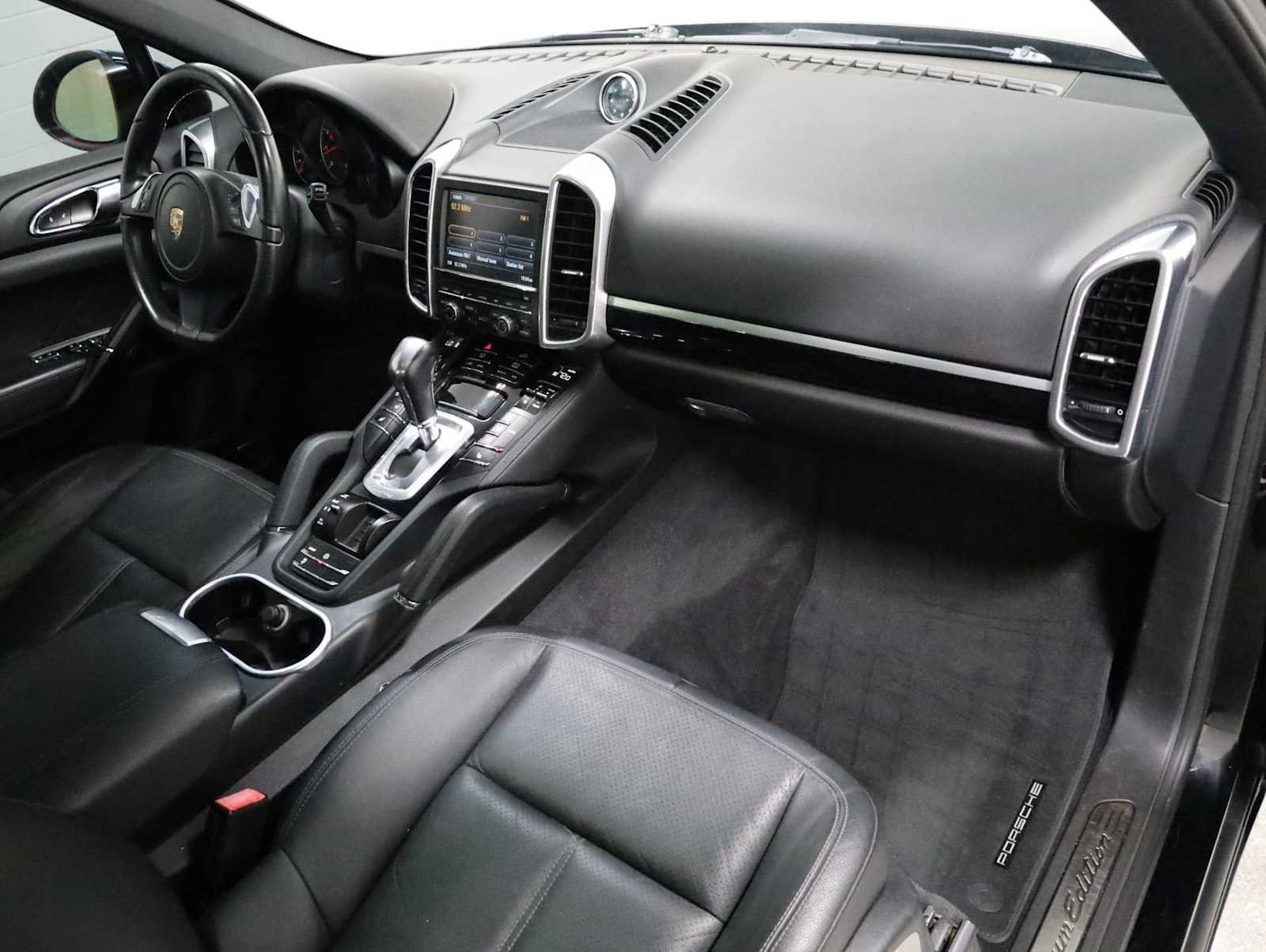 Used 2014 Porsche Cayenne Platinum Edition AWD/4WD image 2