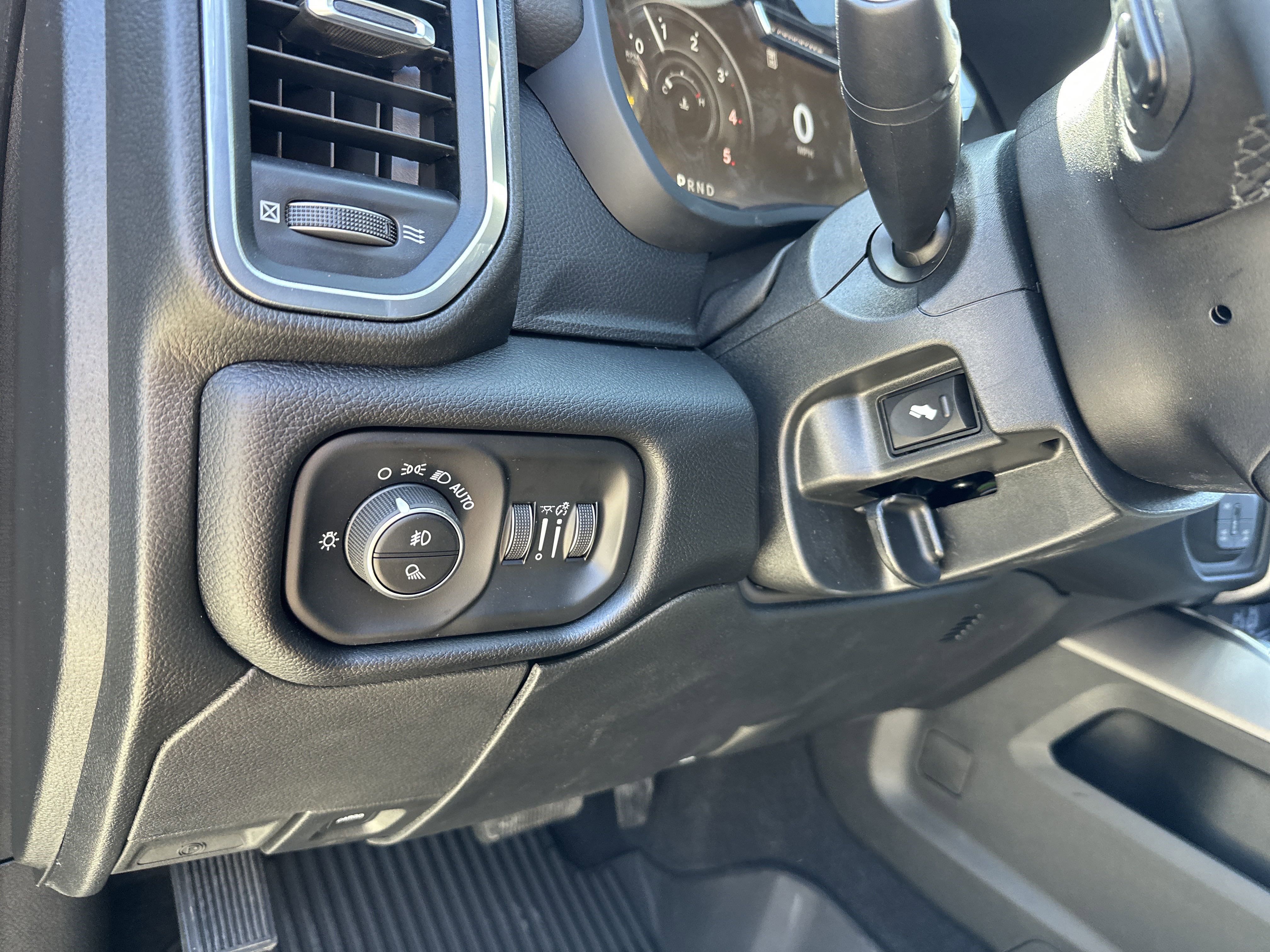 New 2025 RAM 3500 Laramie AWD/4WD image 21