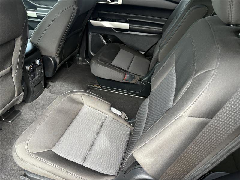 Used 2022 Ford Explorer XLT image 27