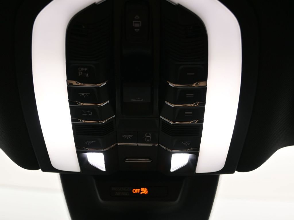 Certified 2025 Porsche Macan image 25