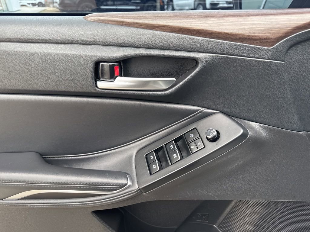 Used 2020 Toyota Avalon XLE image 11