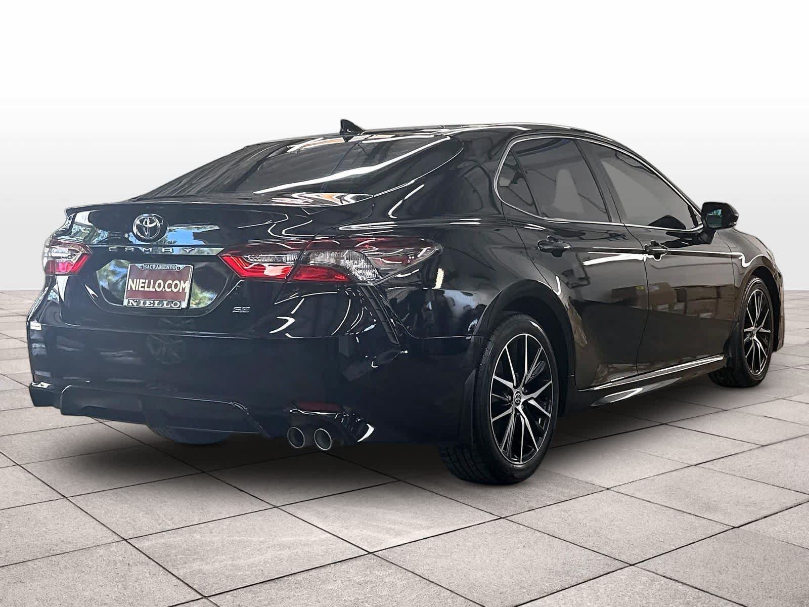 Used 2022 Toyota Camry SE w/ Convenience Package FWD image 9