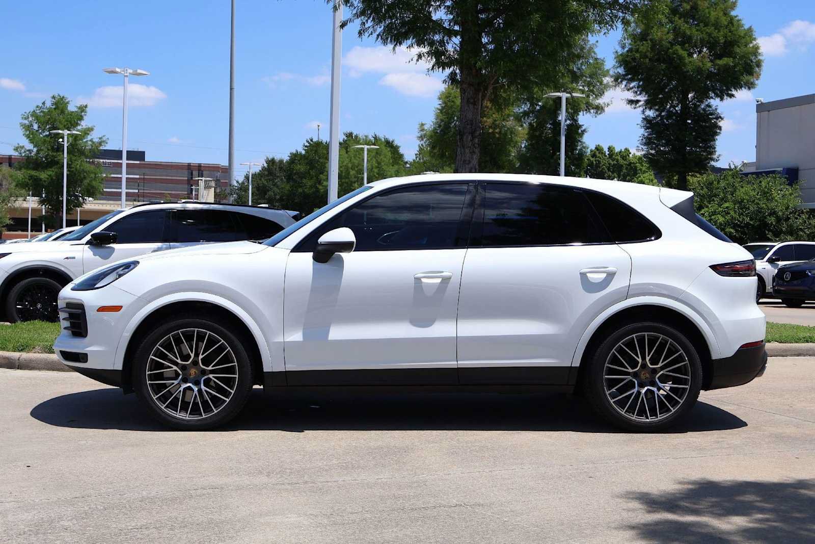 Used 2022 Porsche Cayenne AWD/4WD image 3