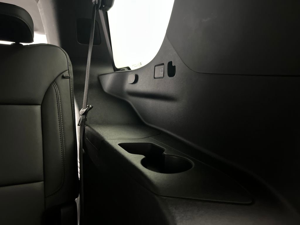 Used 2025 Chevrolet Tahoe LT image 33