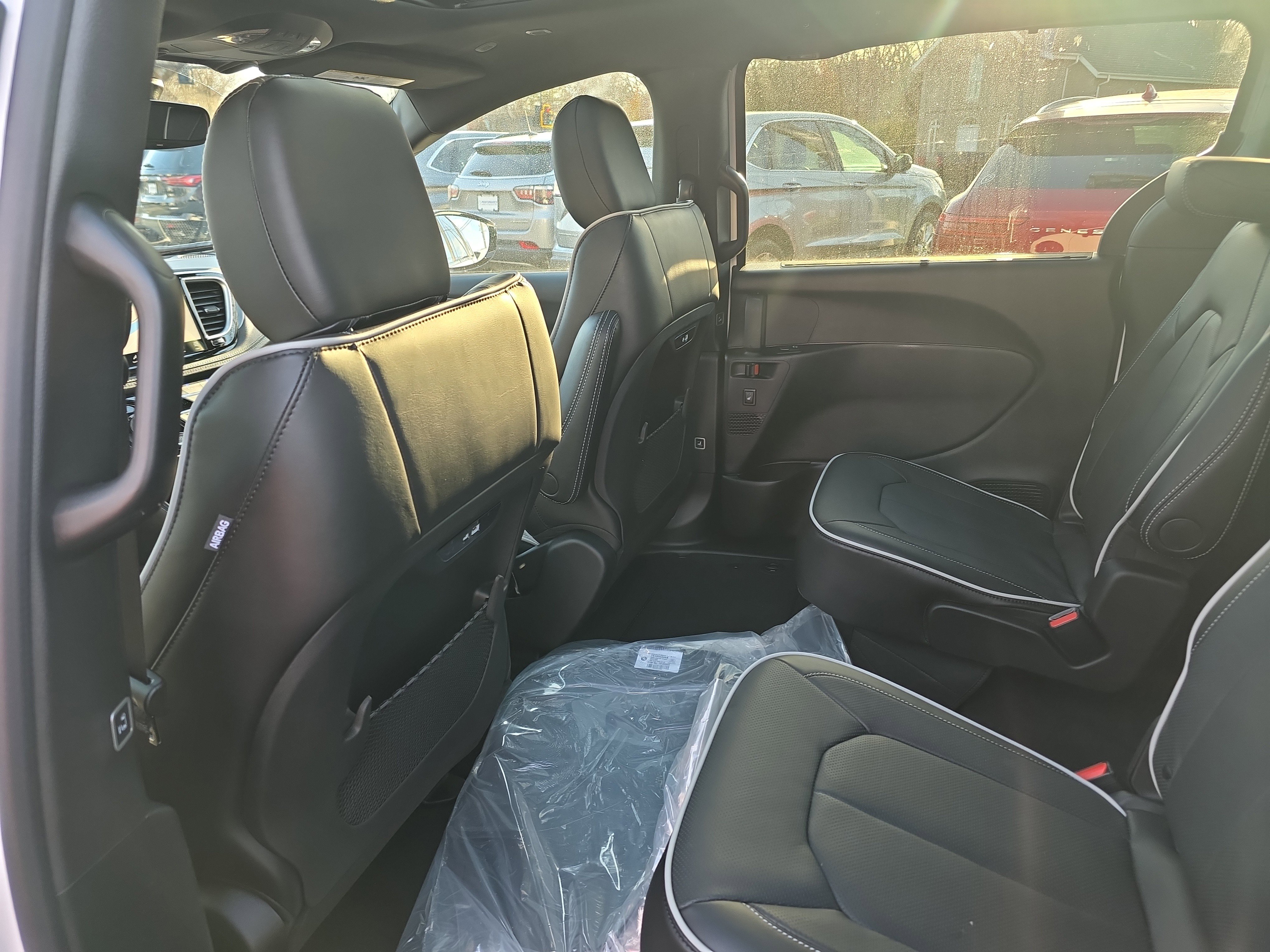 New 2026 Chrysler Pacifica Limited w/ S Appearance Package image 14