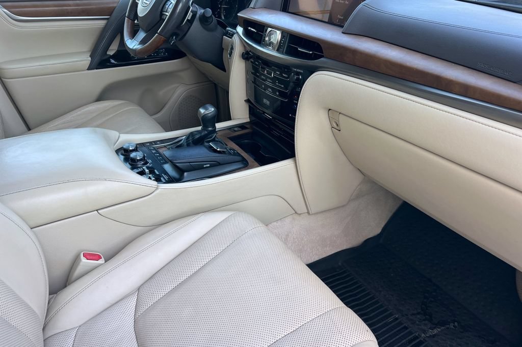 Used 2017 Lexus LX 570 4WD w/ Luxury Package image 20