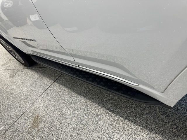 Used 2024 Jeep Grand Cherokee Summit w/ Luxury Tech Group V image 10