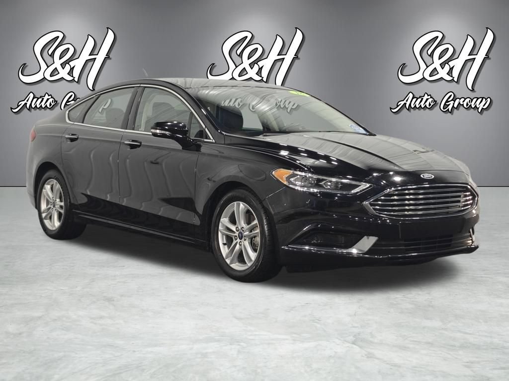Used 2018 Ford Fusion SE w/ Fusion SE Technology Package FWD image 2