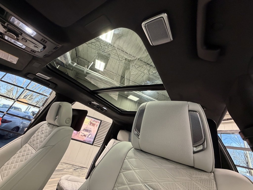Used 2025 Cadillac Escalade ESV V image 14