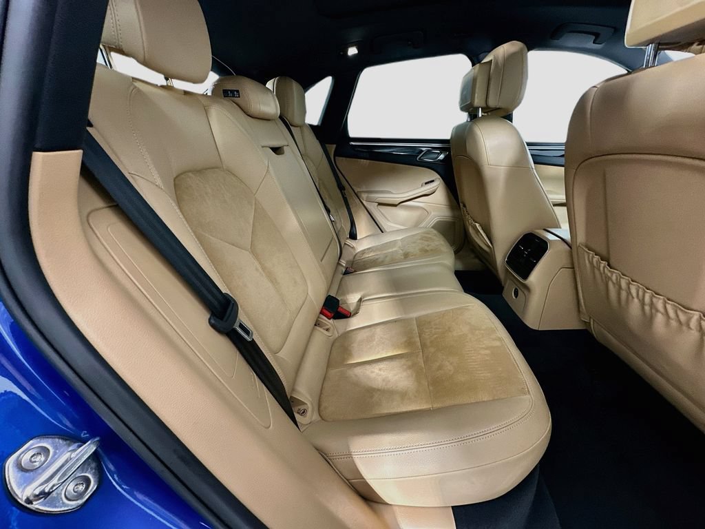 Used 2018 Porsche Macan AWD/4WD image 28